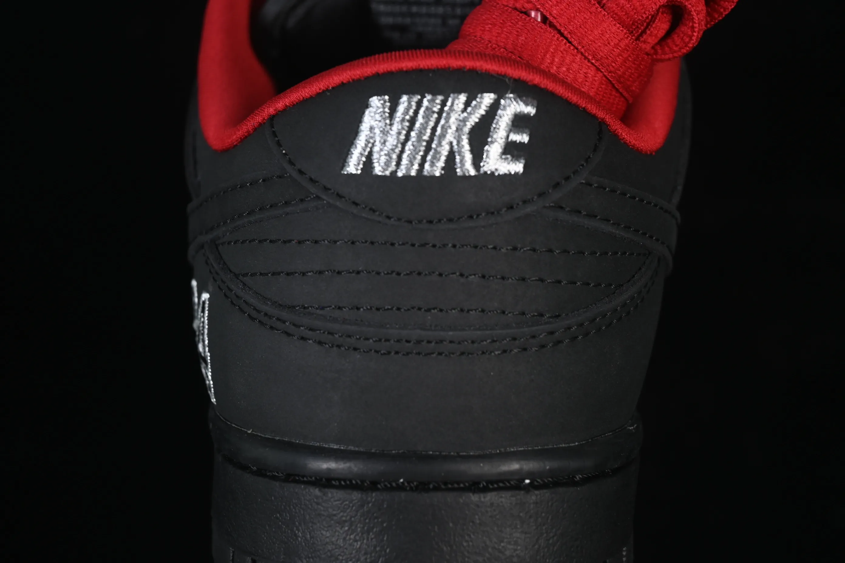 All Categories Nk SB Dunk Series Nk SB Dunk Low Low-top sneakers Supreme x Nike Dunk SB Dunk Low joint black low-top casual skateboard shoes HQ8487-001